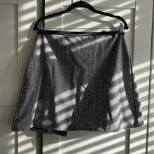 Load image into Gallery viewer, Size M Wrap Skirt