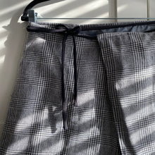 Load image into Gallery viewer, Size M Wrap Skirt