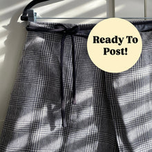 Load image into Gallery viewer, Size M Wrap Skirt